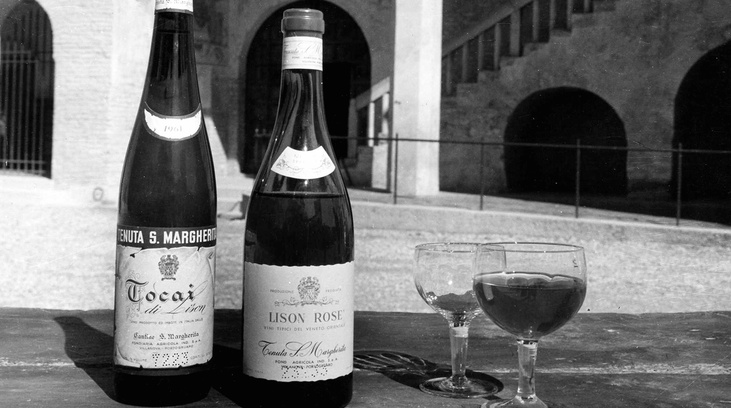 due bottiglie di vino santa margherita